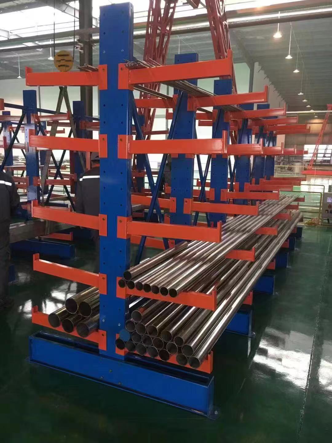 Heavy-duty Cantilever Racks Are Used for Warehouse Storage to Store Hardware, Steel Pipes, Pipes and Plates