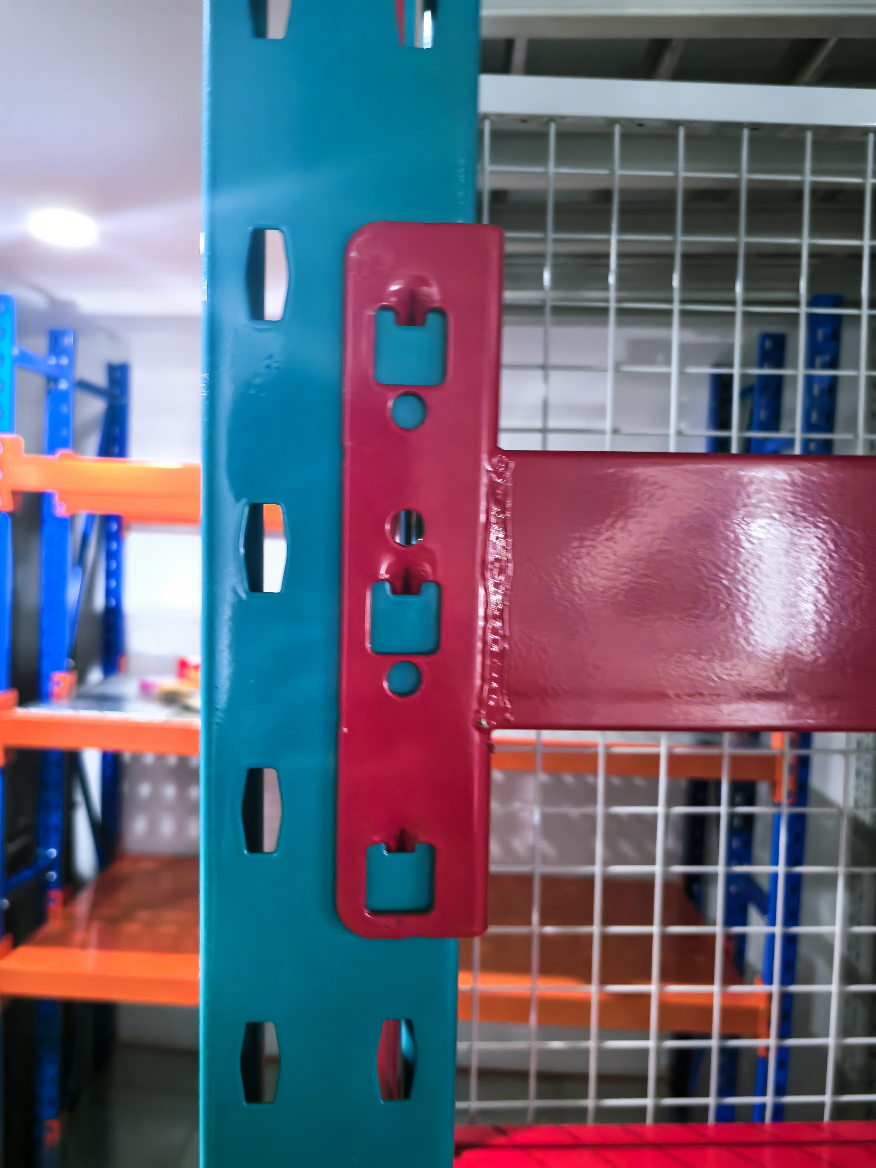 GM Heavy Duty Teardrop Pallet Rack Boltless Adjustable Steel Frame with Safety Beams for Warehouse Racking Operations