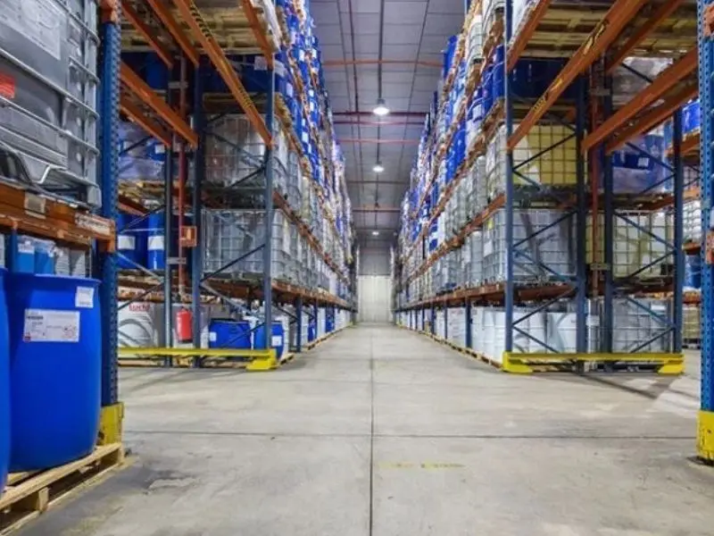 Chemical warehouse heavy duty racking for drums and IBC containers