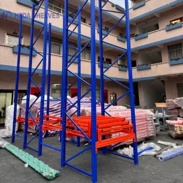 Push back pallet racking with gravity carts