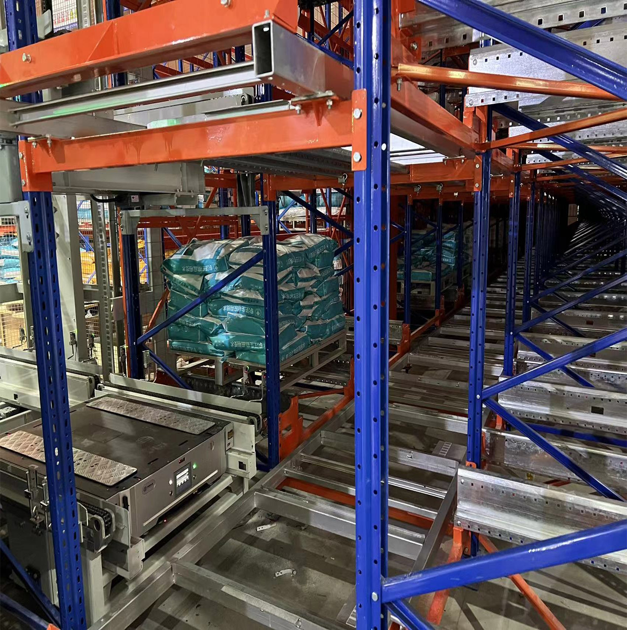 Automatic 5-Layer Selective Pallet Rack Steel Warehouse Storage Shuttle Racking System Radio-controlled Pallet Runner Rail