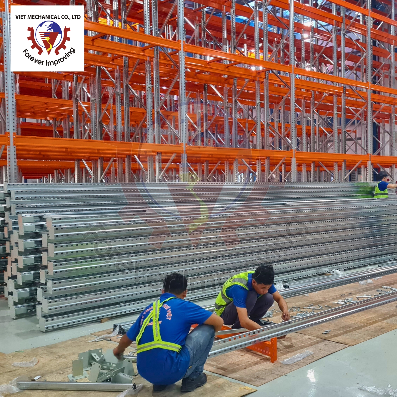 OEM Heavy Duty Steel Teardrop Selective Pallet Racking System Directly from Vietnam Factory for Warehouses