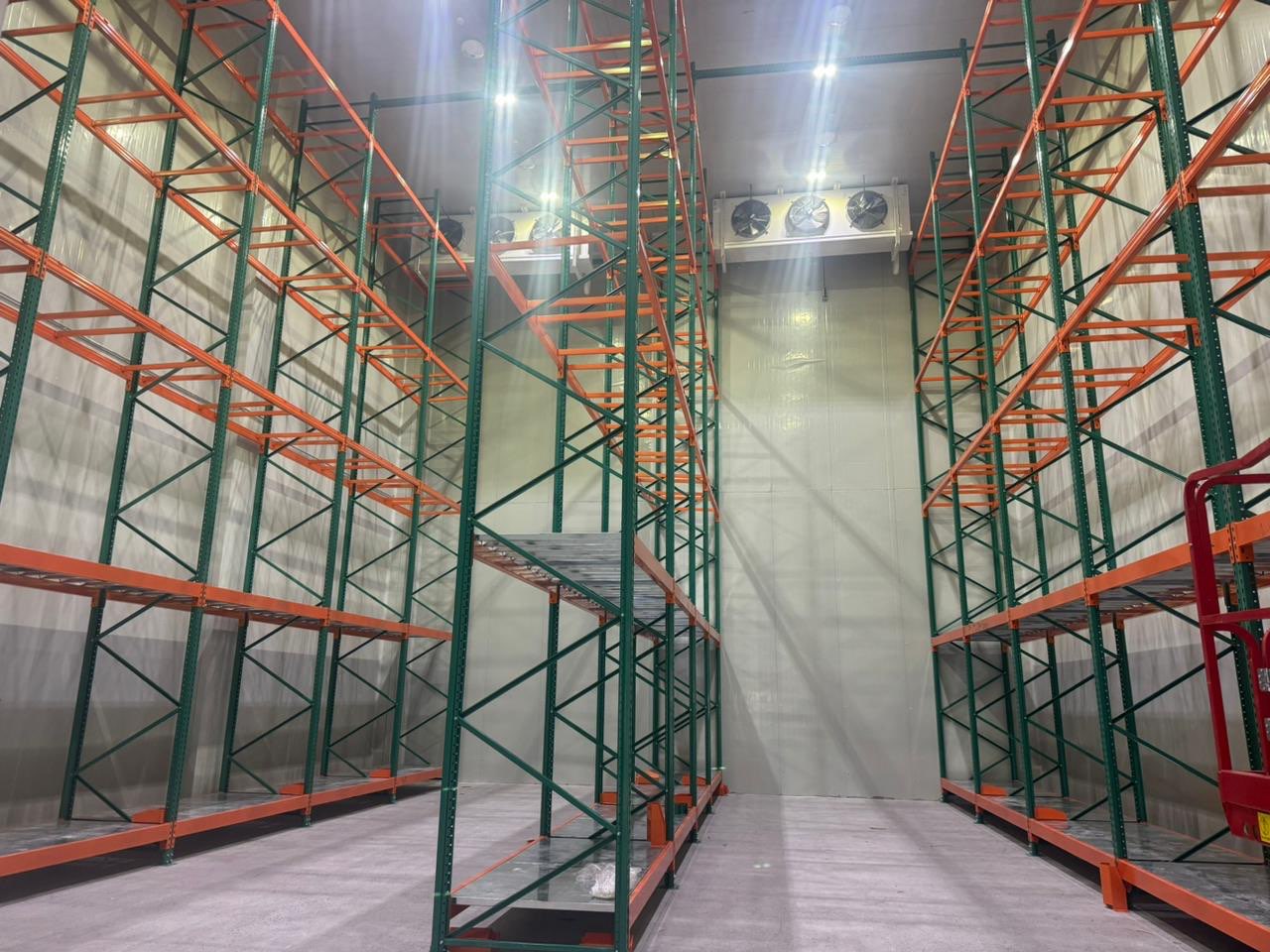 American Type Teardrop Pallet Racking Heavy Duty Steel Racking Shelves Pallet Racks Industrial Warehouse Storage