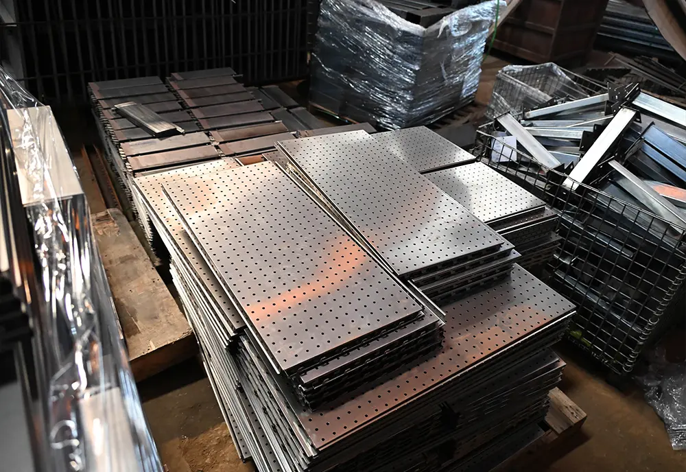 Robotic continuous MIG welding of beam connectors