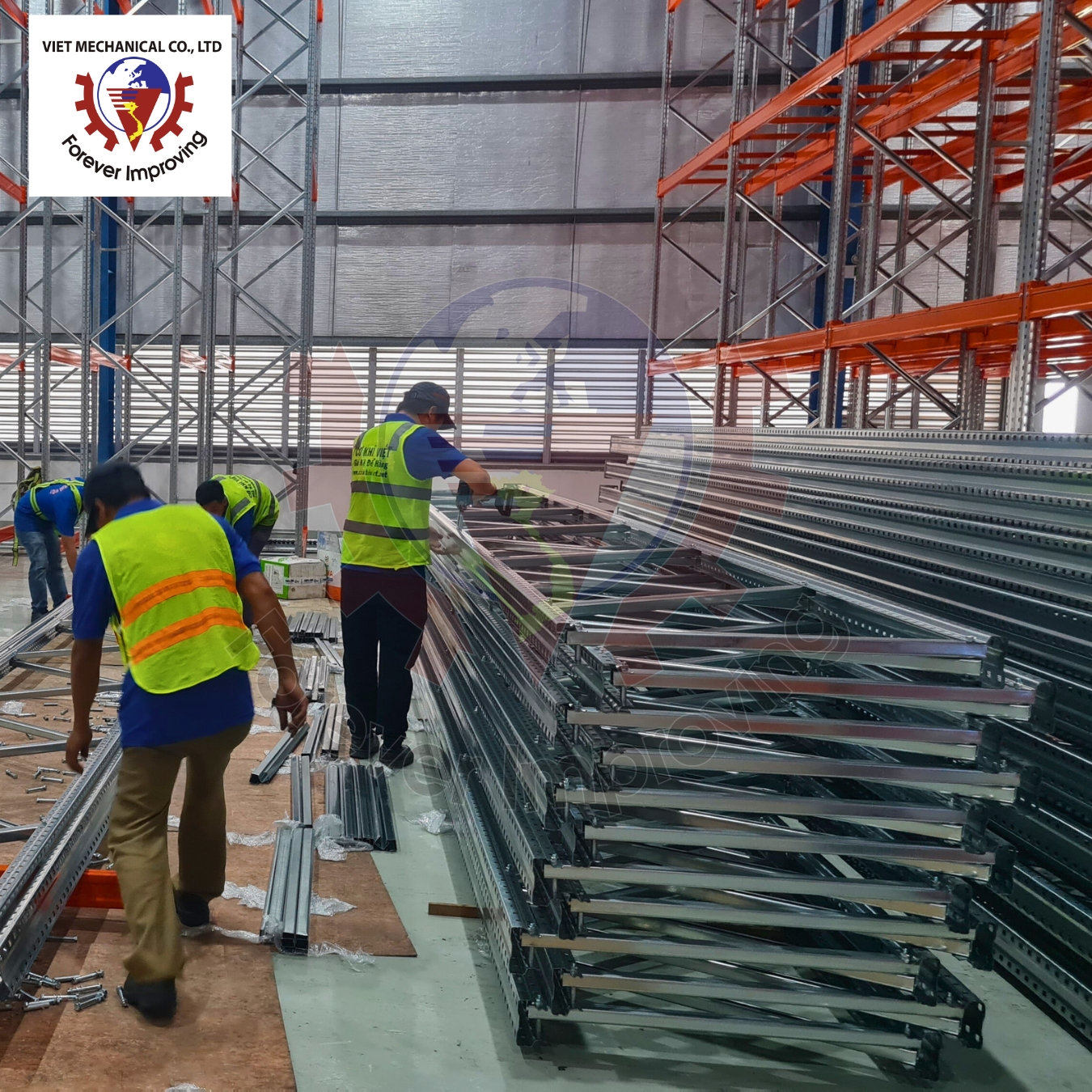 OEM Heavy Duty Steel Teardrop Selective Pallet Racking System Directly from Vietnam Factory for Warehouses