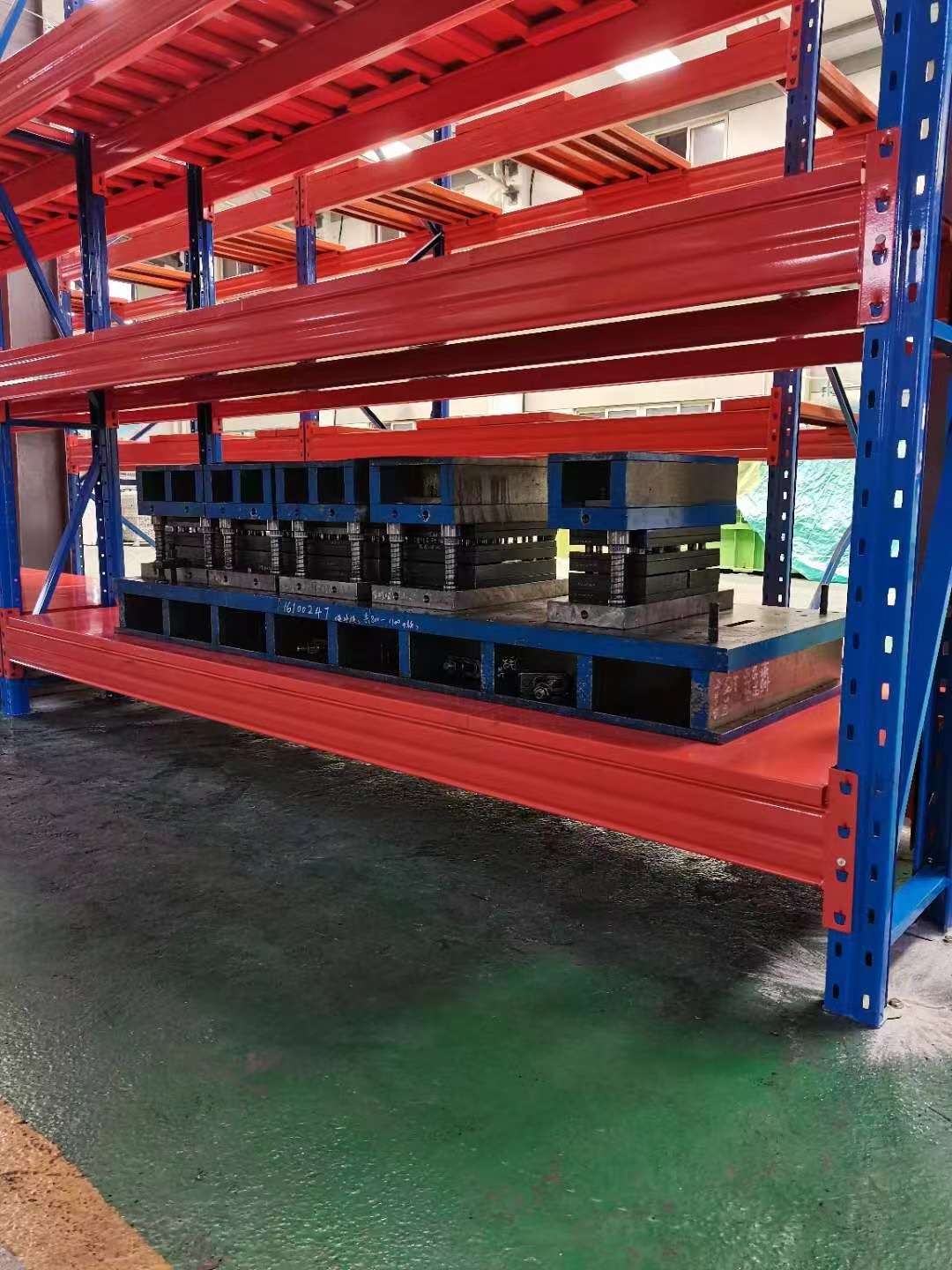 Heavy Duty Pallet Rack with Triple-Upright Frame spray-Coated Steel Decks for Industrial &amp; Retail Storage