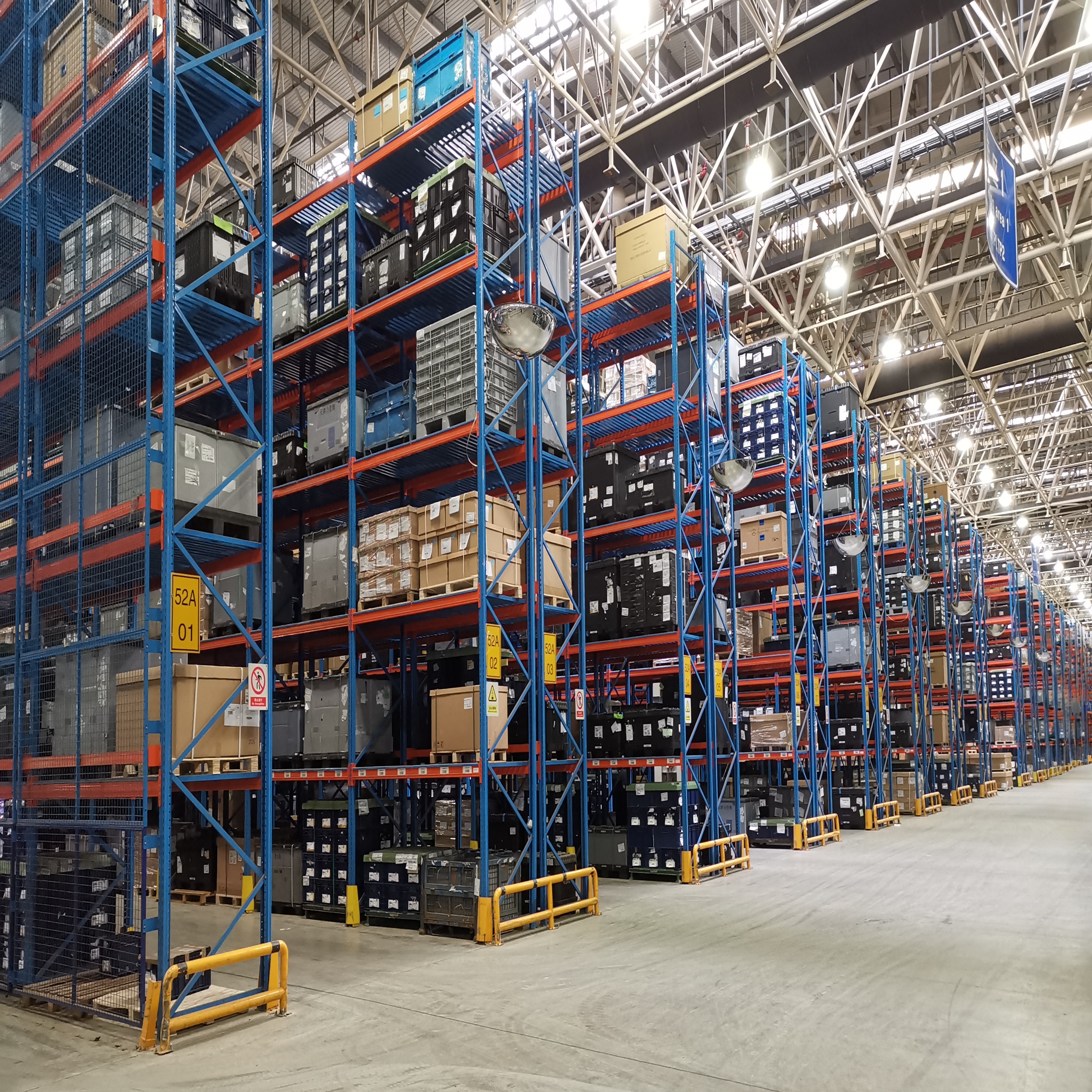 Selective pallet racking