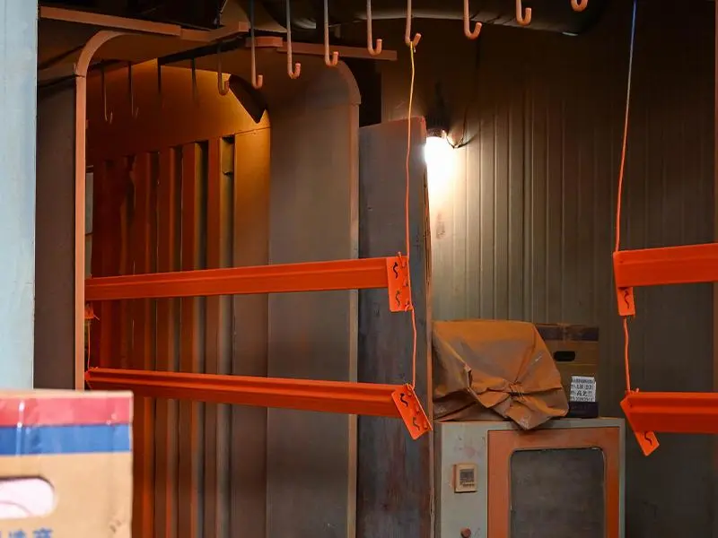 Electrostatic powder coating booth