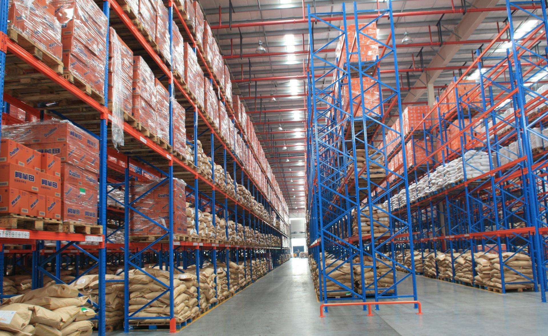 Industrial pallet racks