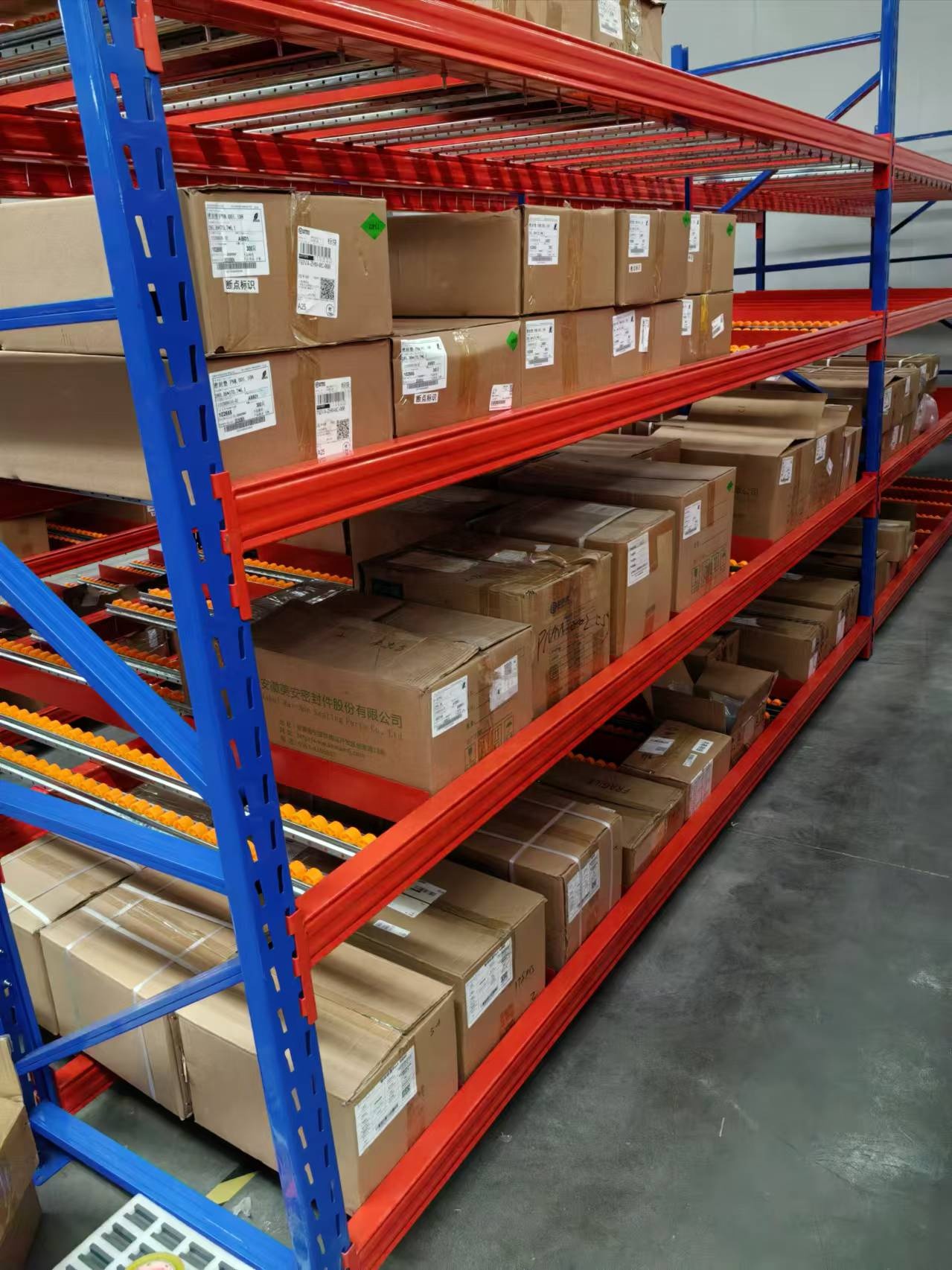 Industrial Carton Flow Rack Durable Cold Rolled Steel Roller Rails Corrosion Protected for Efficient FIFO