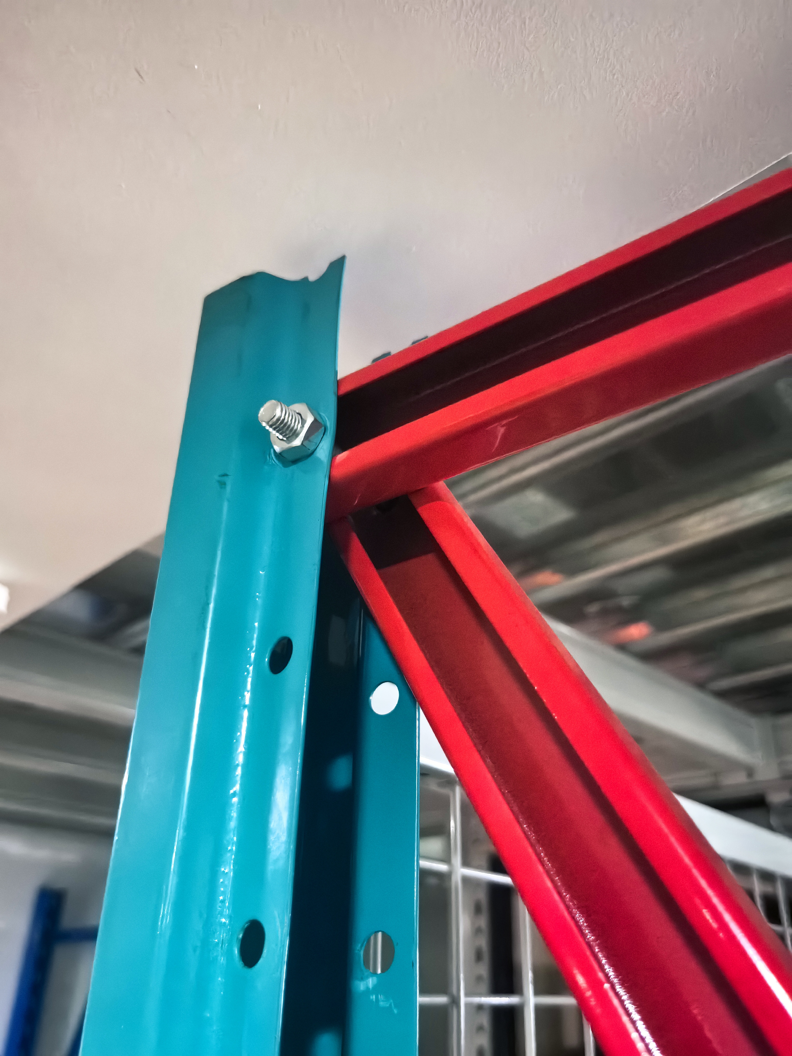 GM Heavy Duty Teardrop Pallet Rack Boltless Adjustable Steel Frame with Safety Beams for Warehouse Racking Operations