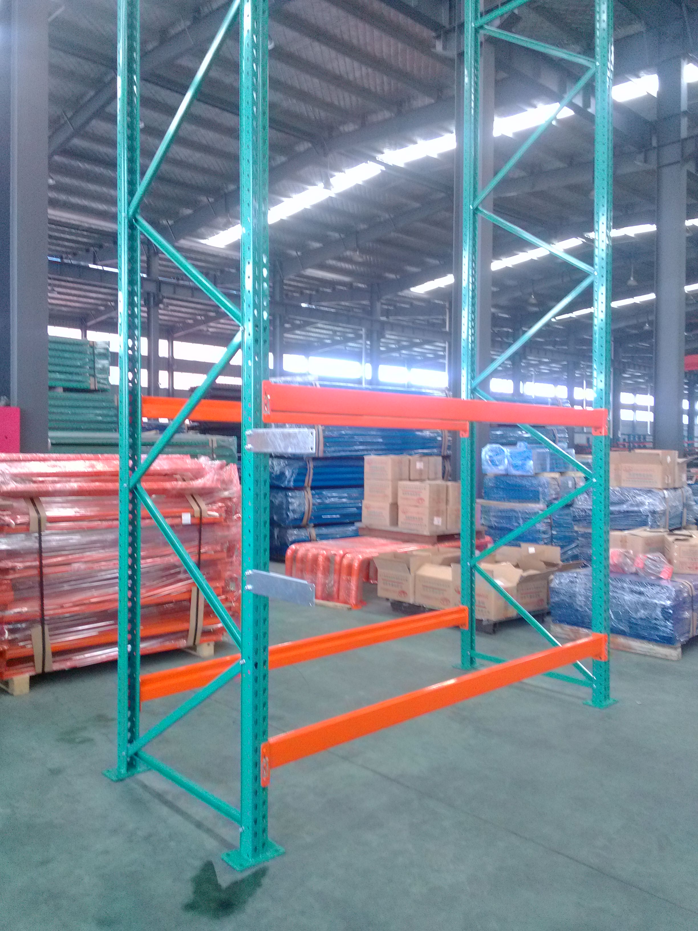 Teardrop Upright Heavy Duty Warehouse Storage North American Standard Pallet Rack