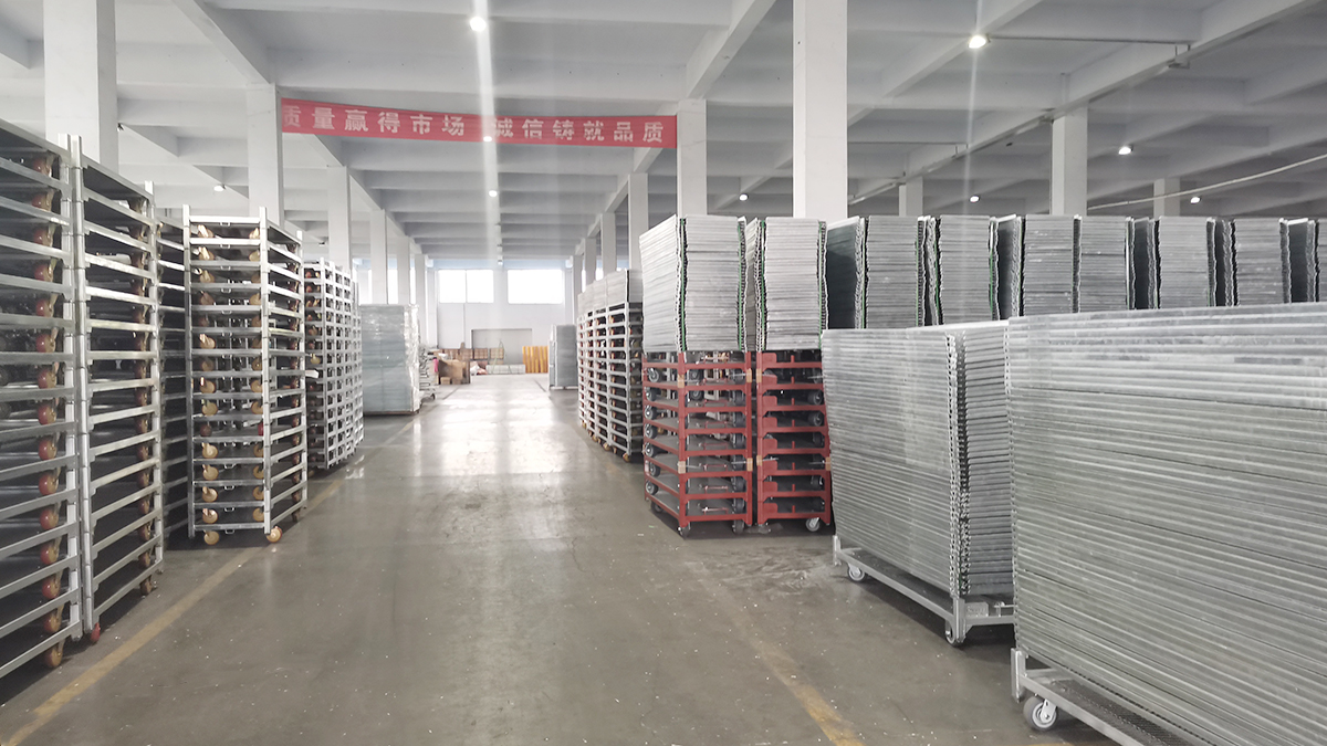 Stackable 4 High Fully Loaded Customized Warehouse Storage Steel Stacking Rack